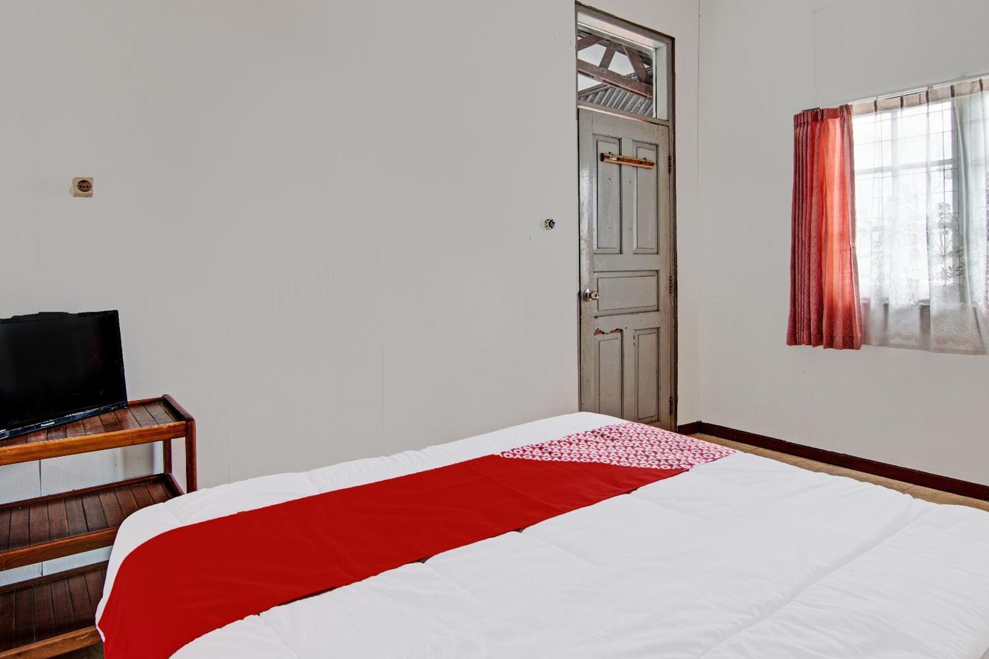 Hotel Oyo 92331 Rindu Sempadan Near Taman Wisata Rindu Sempadan 2*